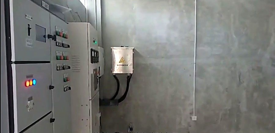 Centralized photovoltaic inverter room with multi-channel MPPT